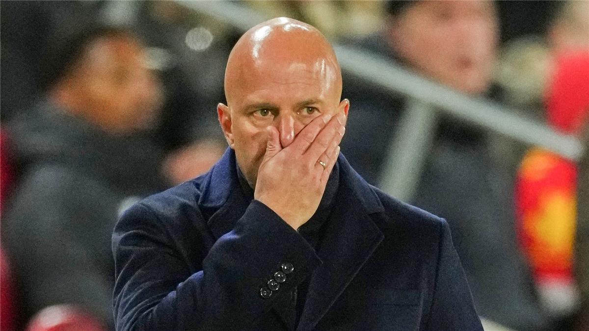 سلوت يكشف أسباب الهزائم المتتالية لـ ليفربول وغياب صلاح عن تشكيلة كريستال